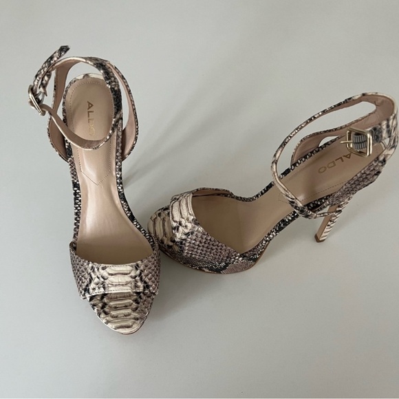 Heels - Picture 3 of 3